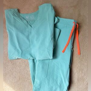 Gently worn Figs Jade -xsmall casma top and small Yola pants .